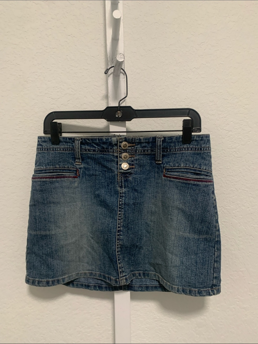 Y2K Bubblegum Denim Mini Skirt with Heart Patch - Blue - Picture 3 of 8